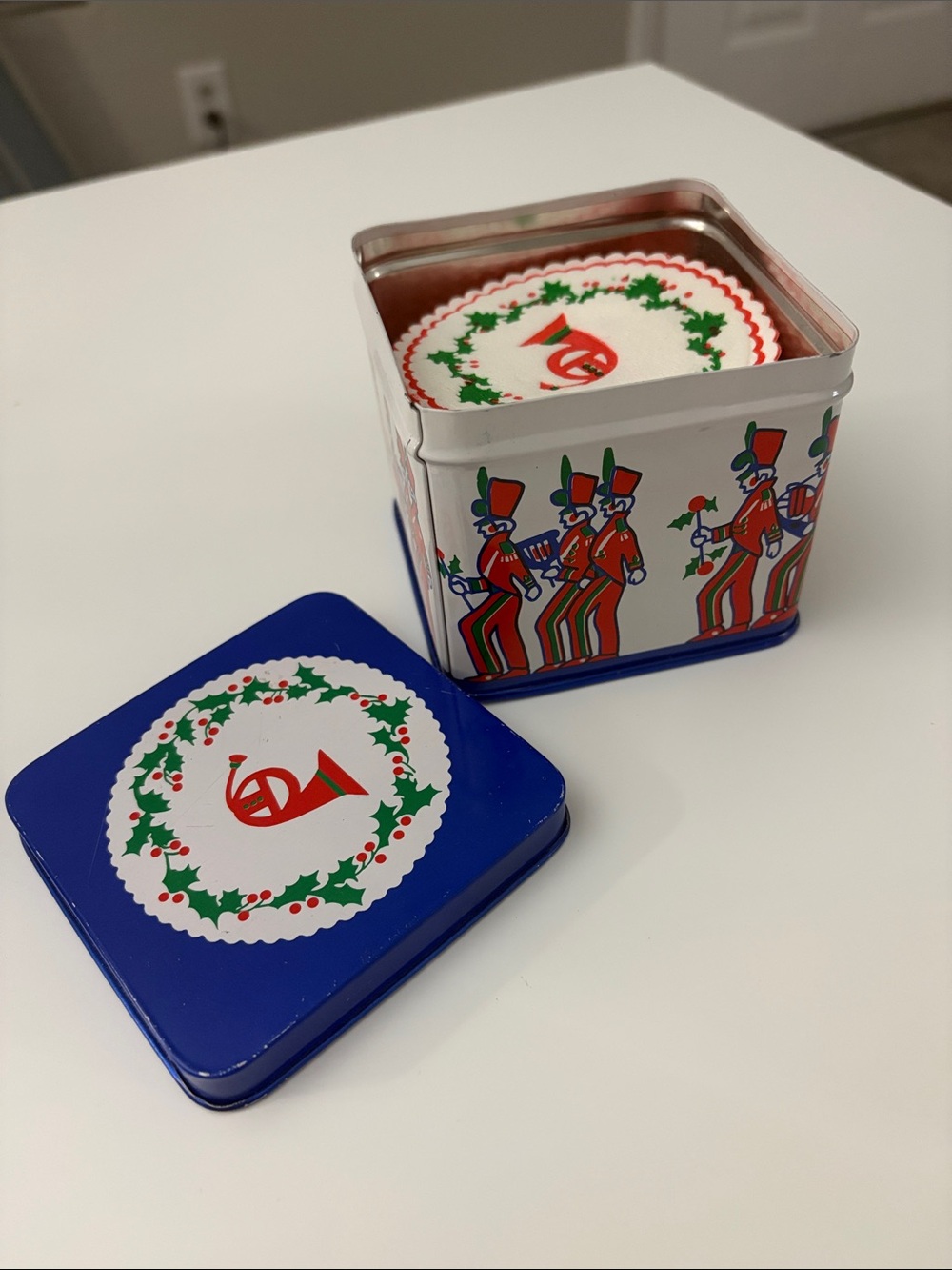 Vintage 1985 Interpur Holiday Christmas Twelve Drummers Tin w/ Paper Coasters - Picture 1 of 8